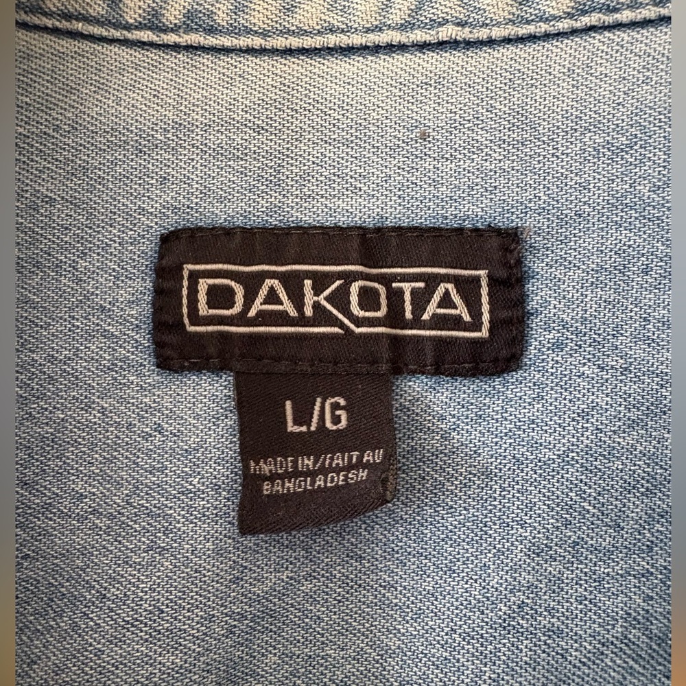 Gorgeously worn denim button down - Picture 3 of 5